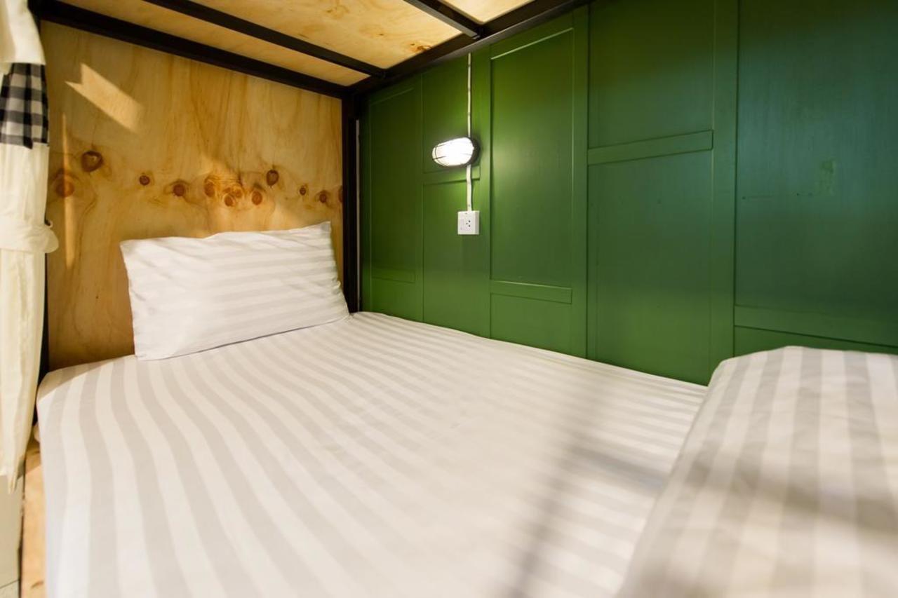 The Neighbors Hostel (Adults Only) Phuket Εξωτερικό φωτογραφία