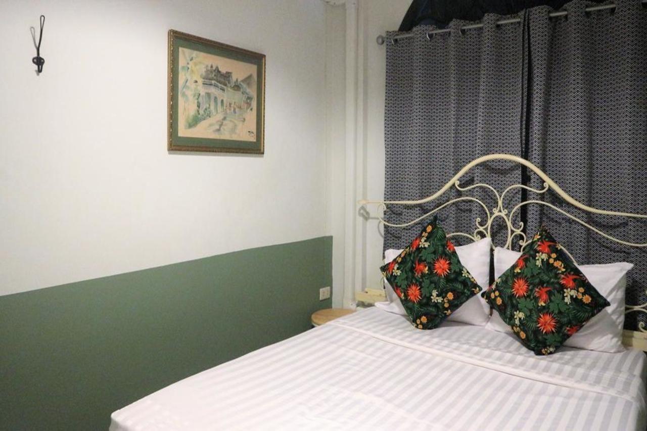 The Neighbors Hostel (Adults Only) Phuket Εξωτερικό φωτογραφία