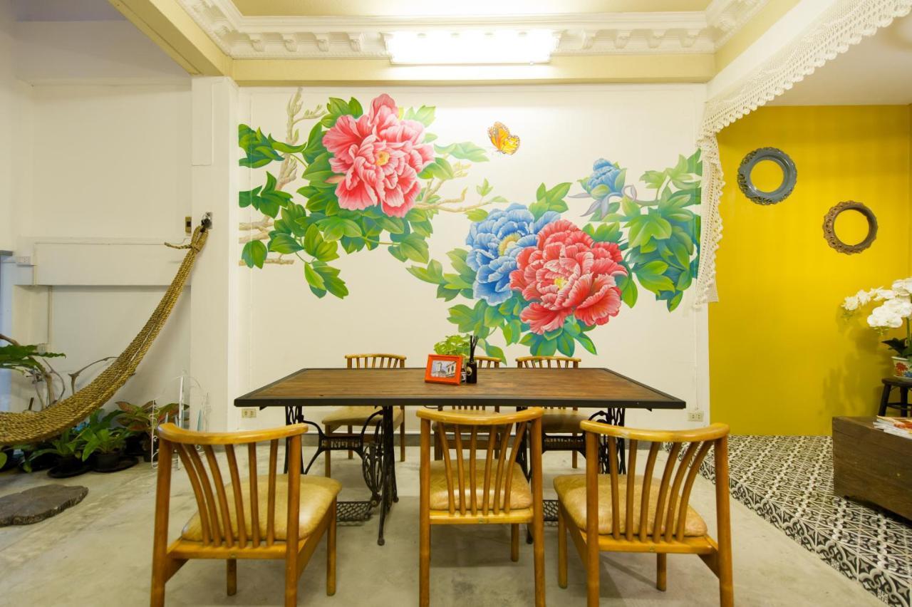 The Neighbors Hostel (Adults Only) Phuket Εξωτερικό φωτογραφία