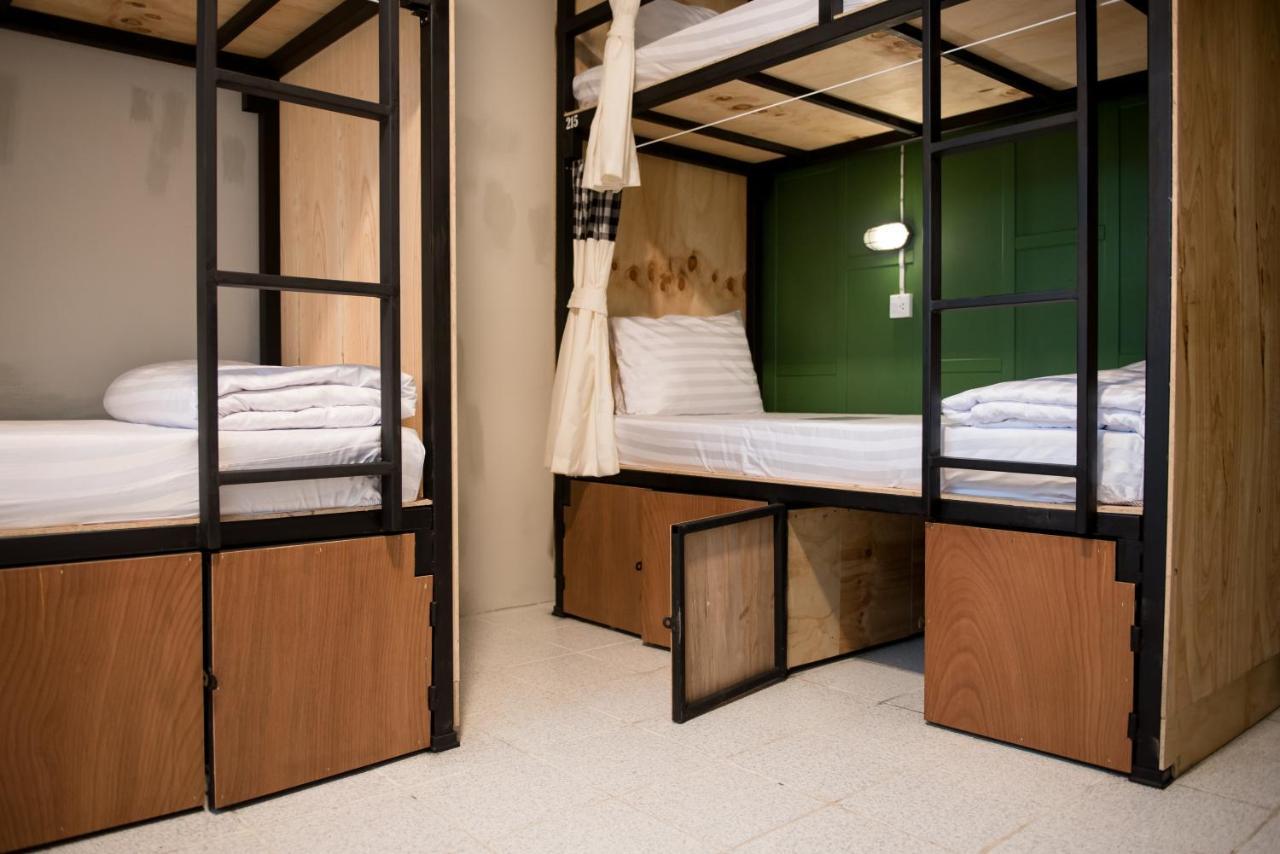 The Neighbors Hostel (Adults Only) Phuket Εξωτερικό φωτογραφία