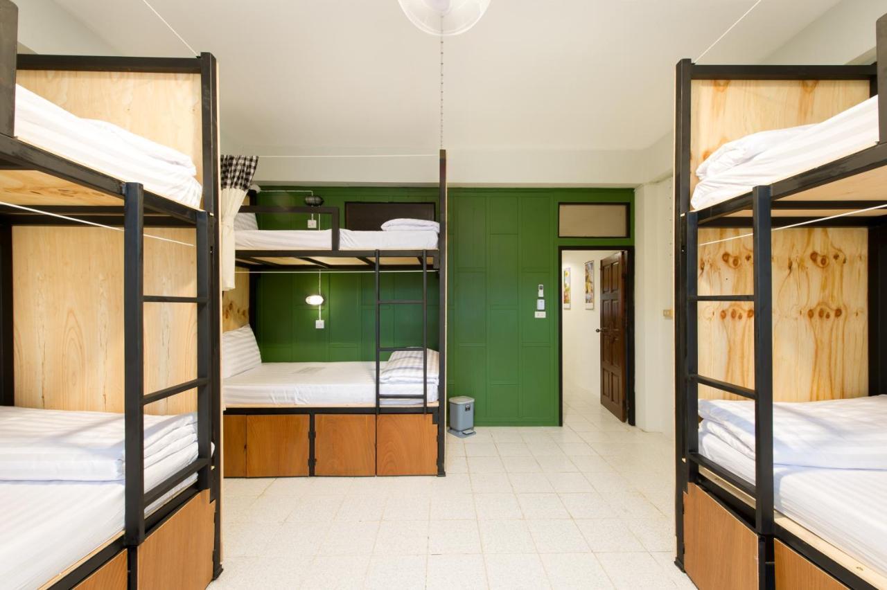 The Neighbors Hostel (Adults Only) Phuket Εξωτερικό φωτογραφία