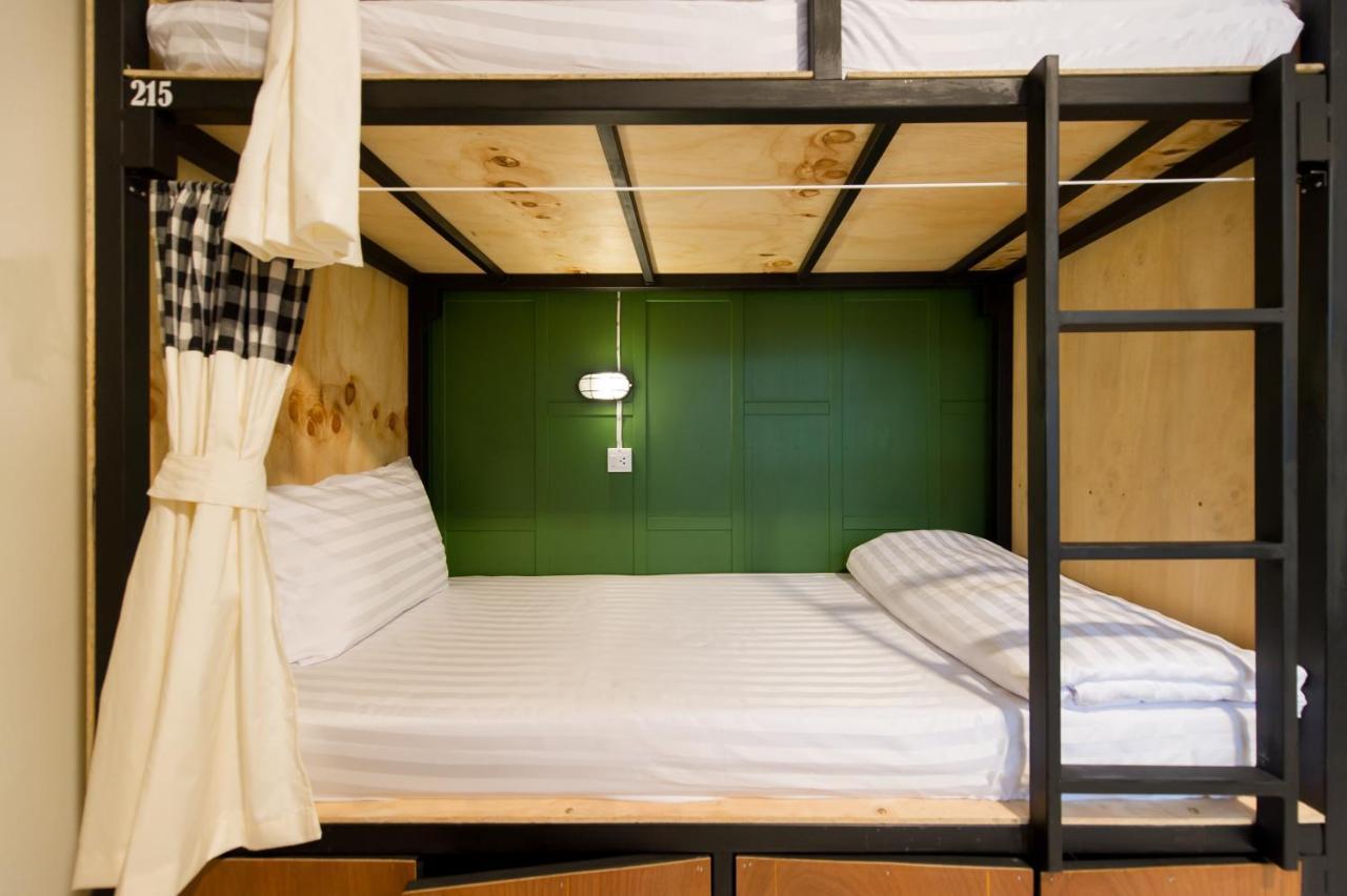 The Neighbors Hostel (Adults Only) Phuket Εξωτερικό φωτογραφία