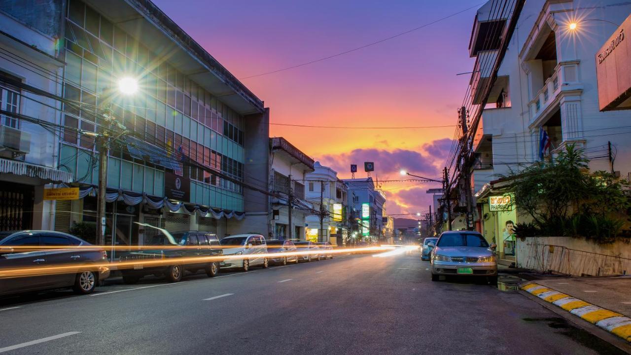 The Neighbors Hostel (Adults Only) Phuket Εξωτερικό φωτογραφία