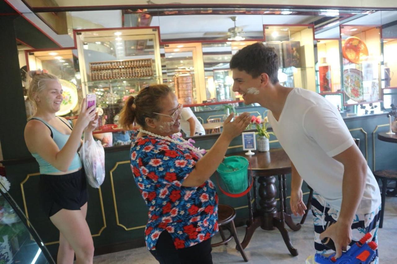 The Neighbors Hostel (Adults Only) Phuket Εξωτερικό φωτογραφία