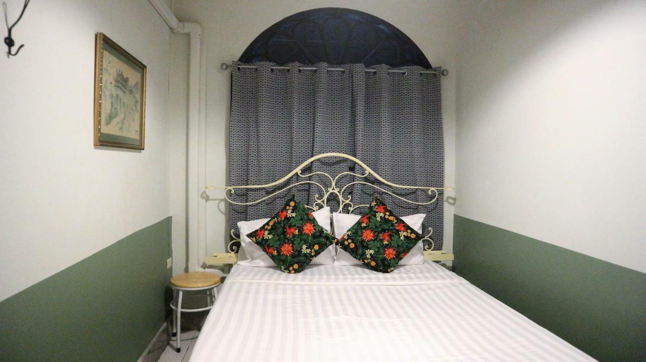 The Neighbors Hostel (Adults Only) Phuket Εξωτερικό φωτογραφία