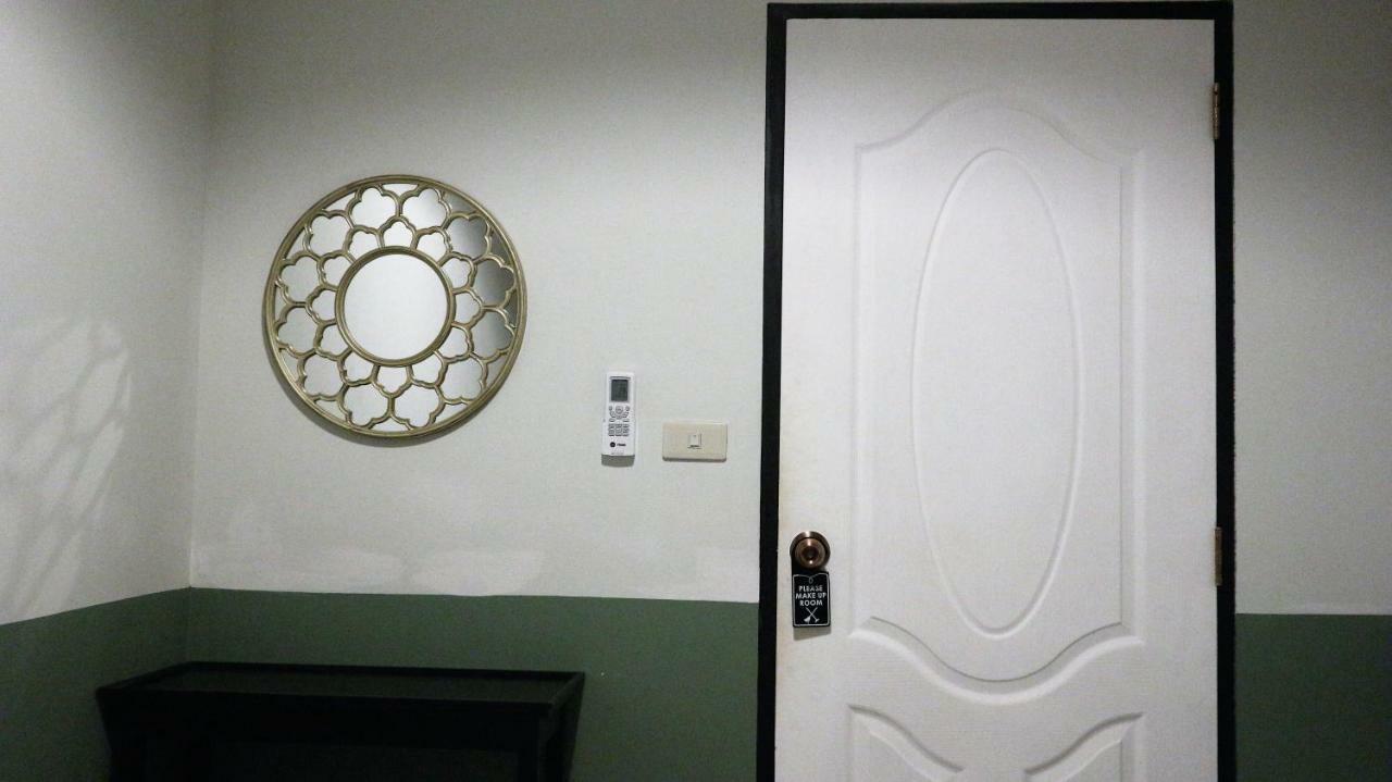 The Neighbors Hostel (Adults Only) Phuket Εξωτερικό φωτογραφία